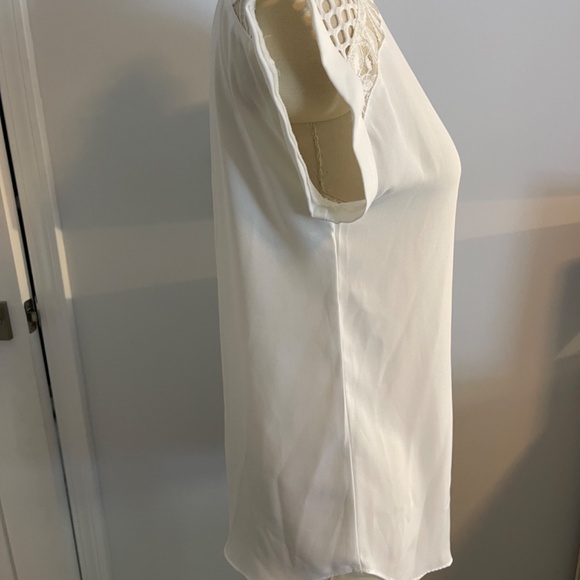Zac & Rachel Creamy White Top With Shoulder Design- Size Small - Picture 3 of 6